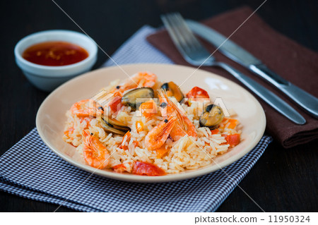 stir fried rice noodles with prawns and mussels stir fried rice noodles with prawns and mussels 11950324