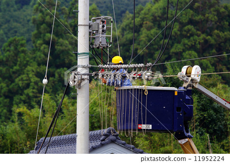 電源線重新排列工作 電源線重新排列工作 11952224