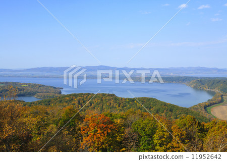 Lake Abashiri in autumn from Tenriyama Observatory Lake Abashiri in autumn from Tenriyama Observatory 11952642