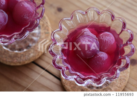 Dessert (Compote of Kyoho) 11955693