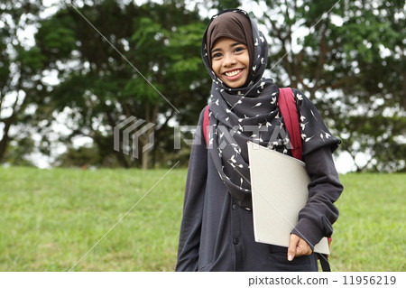 亞洲女孩回到學校 11956219