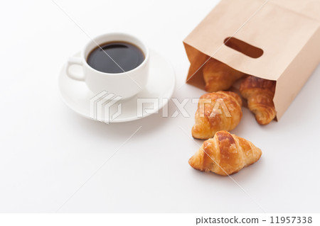 Mini croissant coffee 11957338