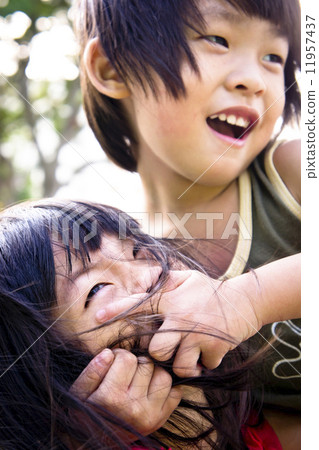 Sibling playing Sibling playing 11957437