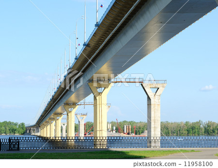 Bridge on the river Volga, Russia Bridge on the river Volga, Russia 11958100