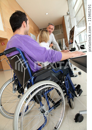 Handicap and employment 11960291