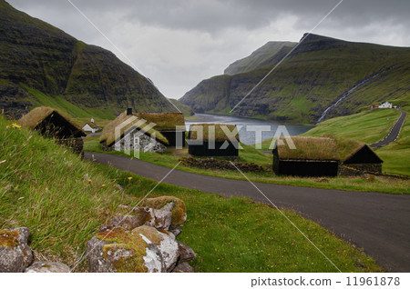 Far Oer grass roof houses 11961878