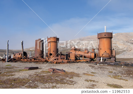 An abondoned mining settlement in Svalbard Spitzbergen 11962553
