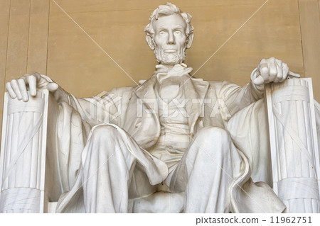 Abraham Lincoln statue at Washington DC Memorial 11962751