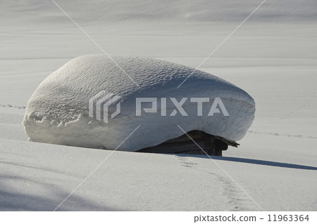 A wood cabin hut in the winter snow background 11963364