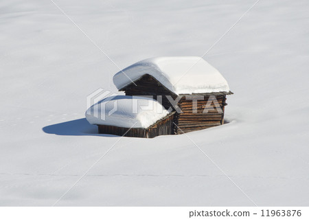 A wood cabin hut in the winter snow background A wood cabin hut in the winter snow background 11963876