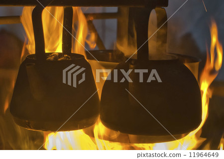 cooking on the campfire cooking on the campfire 11964649