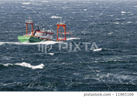 Ship in the tempest 11965106