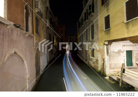 venice canals night view 11965222