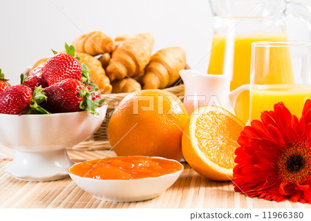 early breakfast 11966380