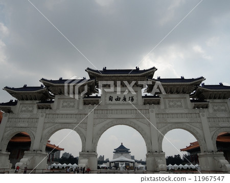 台灣台北市中央首都寺自由廣場門，Ohnakumasu Mae門 11967547