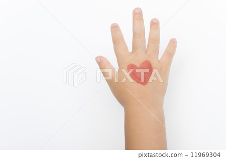 Heart in hand 11969304