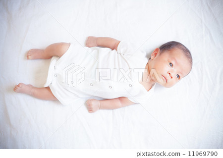 出生後第27天出生後新生嬰兒 出生後第27天出生後新生嬰兒 11969790