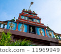 在越南胡志明市的印度教寺廟“Sri Tandi Yutta Pani”入口處的裝飾 11969949