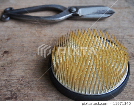 Kenzan and flower scissors 11971340