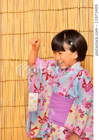 Yukata girl (Yoshida, wind chimes) Yukata girl (Yoshida, wind chimes) 11971489