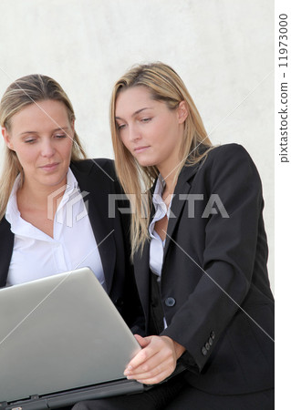 Businesswomen meeting outside the office Businesswomen meeting outside the office 11973000