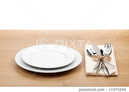 Empty plate and silverware set Empty plate and silverware set 11975048
