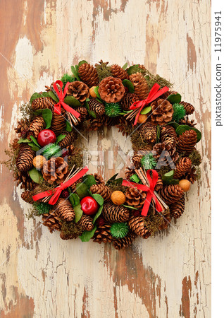 Attention) Christmas lease. Lease leaves and apples, retouching marks may remain on the background. There are several points of lease adhesive like "white string". Please note on your purchase. Attention) Christmas lease. Lease leaves and apples, retouching marks may remain on the background. There are several points of lease adhesive like "white string". Please note on your purchase. 11975941