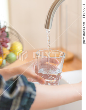 自來水 自來水 11977701