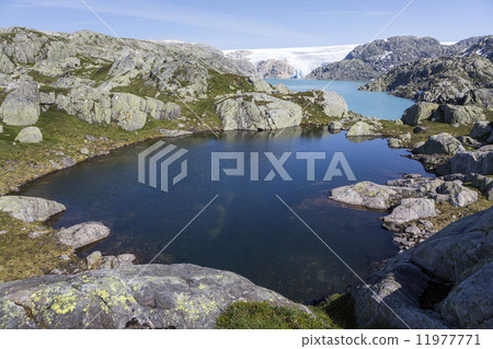 Insta Mosevatnet lake and Folgefonna glacier (Hordaland county, 11977771