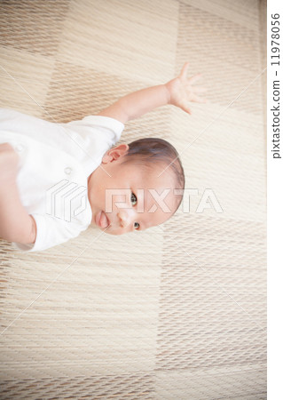 出生後第27天出生後新生嬰兒 出生後第27天出生後新生嬰兒 11978056