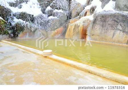 Okuhida Onsenkyo's open-air bath 11978316