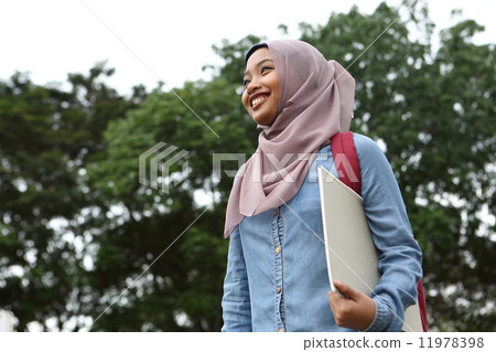 亞洲女孩回到學校 11978398