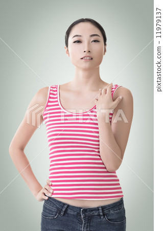 Chinese girl 11979137