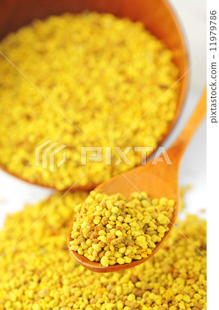 Pollen in the spoon Pollen in the spoon 11979786