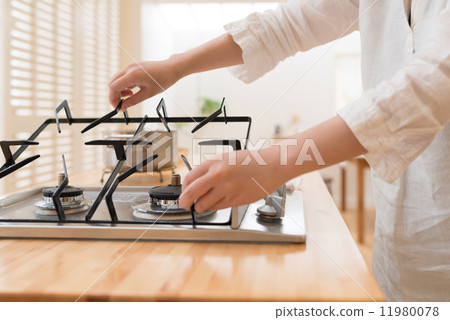 Cleaning gas stove Cleaning gas stove 11980078
