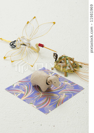 Magnifying sheep and watering Magnifying sheep and watering 11981969