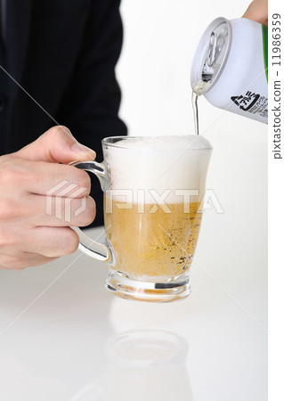 倒一杯啤酒 倒一杯啤酒 11986359