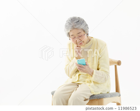 Smartphone · How to use Senior women 11986523
