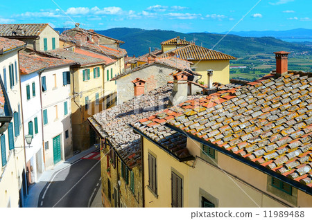 Italian street 11989488
