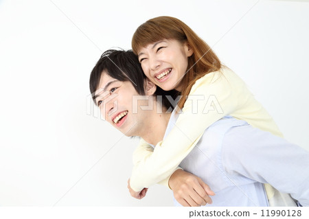 Boyfriend carrying her 11990128
