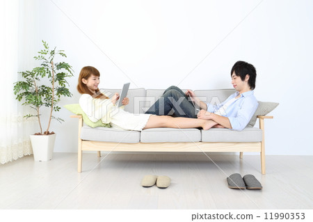 一對夫婦享受愛好 一對夫婦享受愛好 11990353