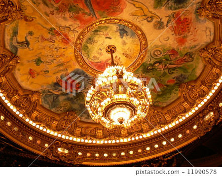 Opera's chandelier 11990578