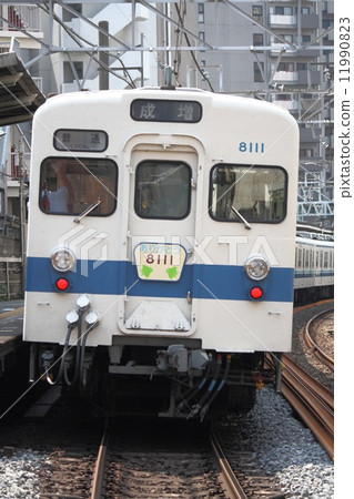 [TJ] Tobu Tojo Line 8000 series train (8111F: retirement mark) 11990823