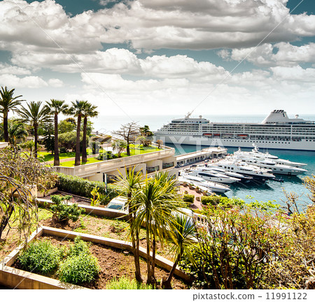 Monte Carlo harbor with luxury yachts 11991122