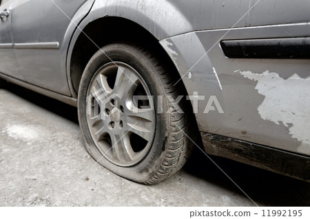Flat rear tire on car Flat rear tire on car 11992195
