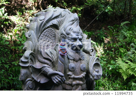 Statue of Ozuyama mountain direction temple road Statue of Ozuyama mountain direction temple road 11994735