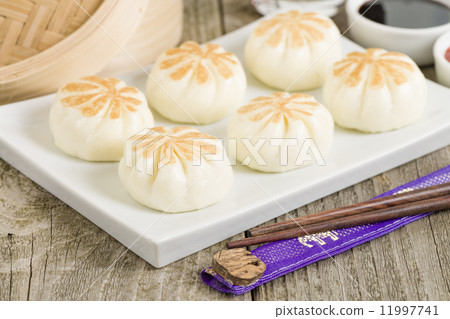 Salapao - Thai steamed buns filled with chicken. 11997741