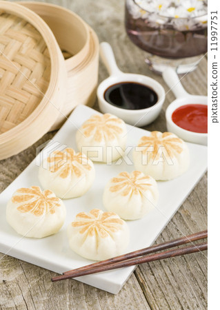 Salapao - Thai steamed buns filled with chicken. 11997751