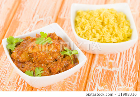 Quwarmah Al Dajaj - Kuwaiti curried chicken with saffron rice. Traditional Arab food. 11998316