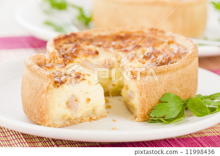Quiche Lorraine - Individual quiches with bacon, cheese and savoury custard. 11998436